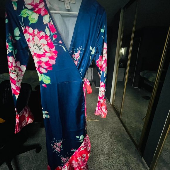 NEW WITHOUT TAG. ASOS. Liquorish wrap front midi tea dress. SIZE: 4 - Picture 6 of 6